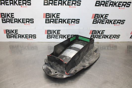 05 DUCATI SUPERSPORT 800 REAR BACK TAIL UNDERTAIL FAIRING COWL FENDER BB913