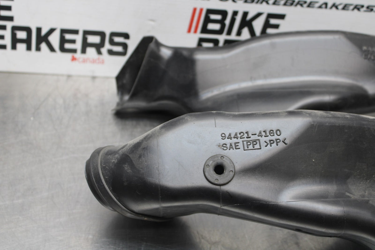 05-06 SUZUKI GSXR1000 RIGHT LEFT AIR INTAKE DUCTS BB857