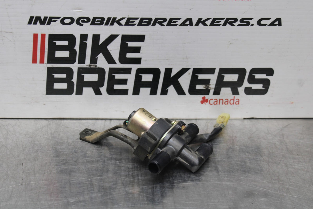 03-05 YAMAHA YZF R6  AIR VALVE SOLENOID TOP ENGINE SWITCH SENSOR BB793