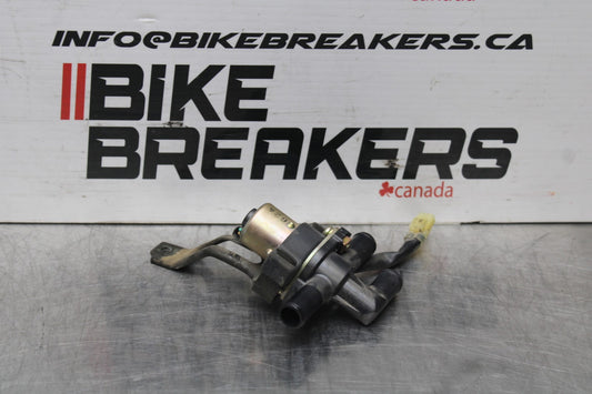 03-05 YAMAHA YZF R6  AIR VALVE SOLENOID TOP ENGINE SWITCH SENSOR BB793