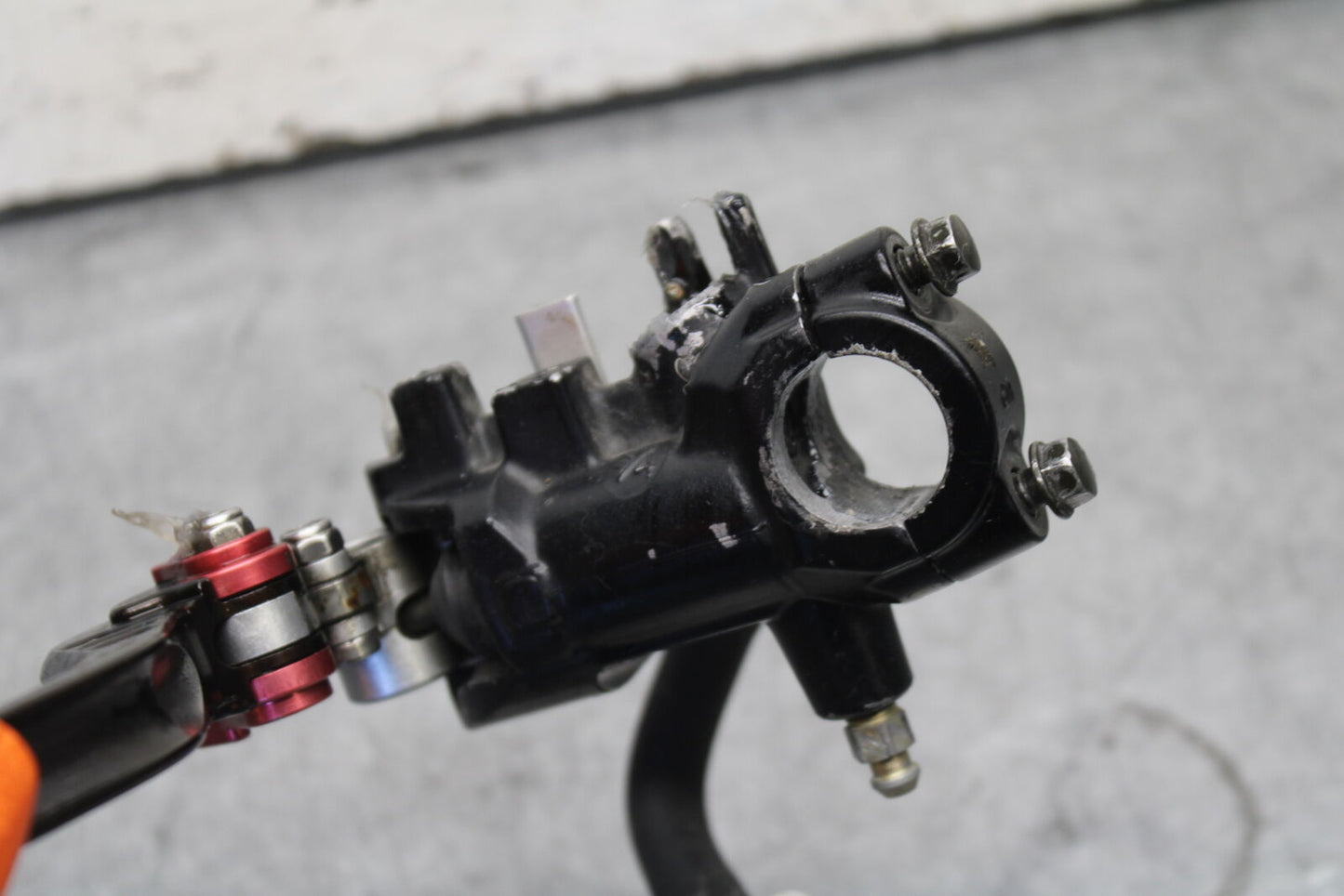 05-06 SUZUKI GSXR1000 FRONT BRAKE MASTER CYLINDER w/ LEVER 59600-47H10 BB677