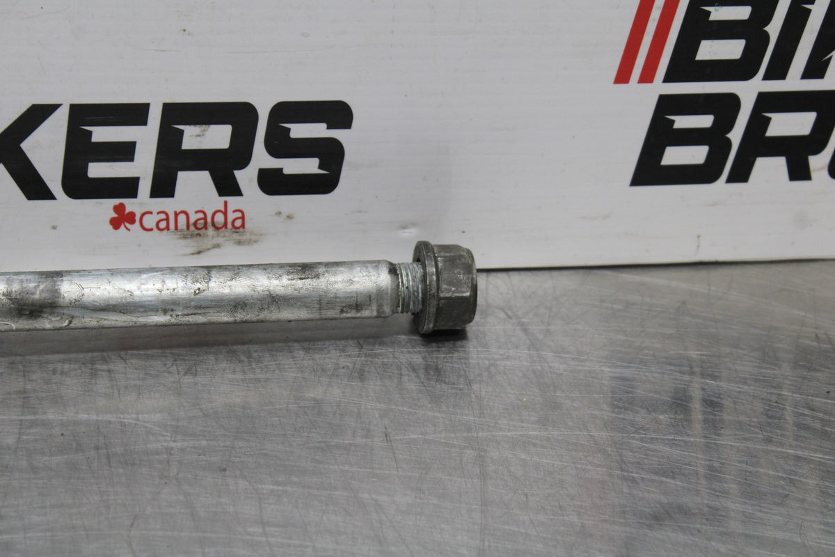88-00 HONDA GOLDWING 1500 REAR AXLE BACK WHEEL RIM PIVOT BOLT AXEL BB883