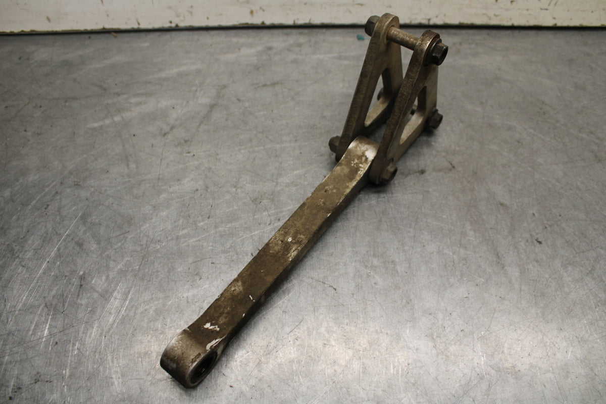 04-06 YAMAHA YZF R1 REAR DOGBONE SHOCK LINKAGE LINK 5VY-2217A-00-00 BB659