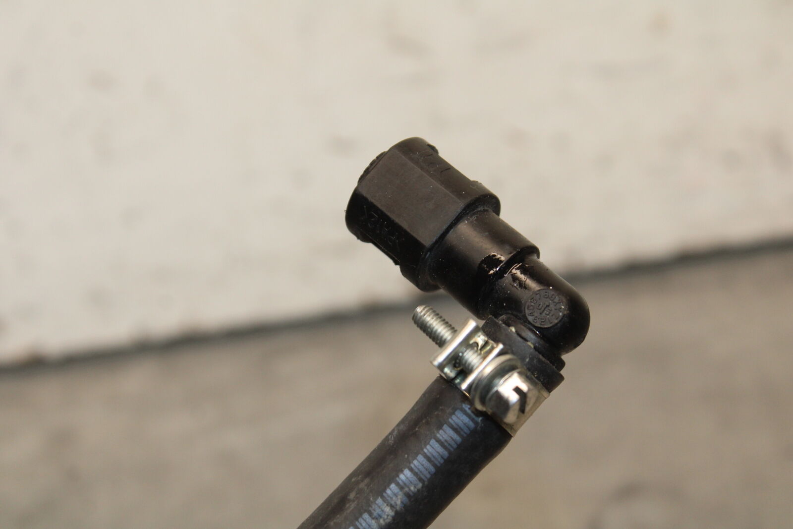 05-06 SUZUKI GSXR1000 FUEL HOSE GAS LINE TUBE PIPE 15810-41G00 BB677