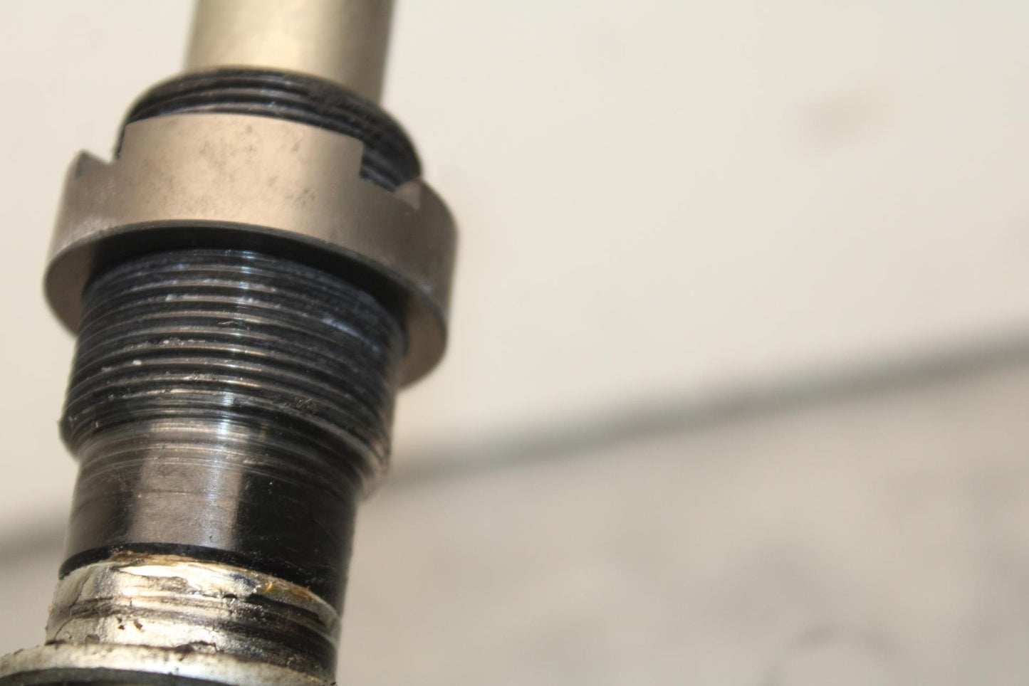 09-12 KAWASAKI NINJA ZX6R REAR BACK SWINGARM BOLT SUSPENSION PIVOT AXLE BB617