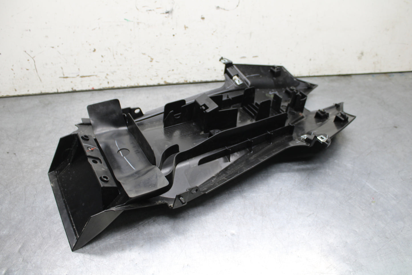 24 KAWASAKI NINJA 500 ABS REAR BACK TAIL UNDERTAIL FAIRING COWL FENDER BB730