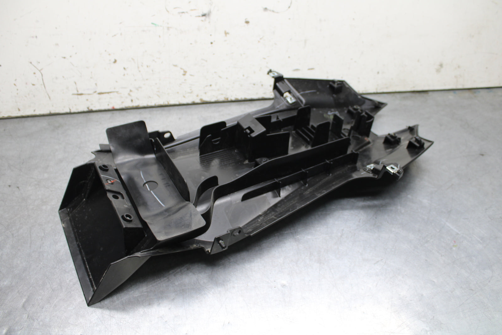 24 KAWASAKI NINJA 500 ABS REAR BACK TAIL UNDERTAIL FAIRING COWL FENDER BB730