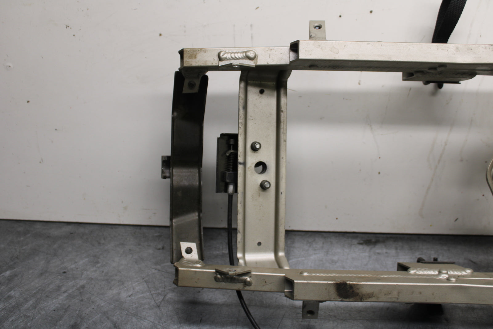 00-02 KAWASAKI NINJA ZX6R REAR SUBFRAME BACK SUB FRAME BB750