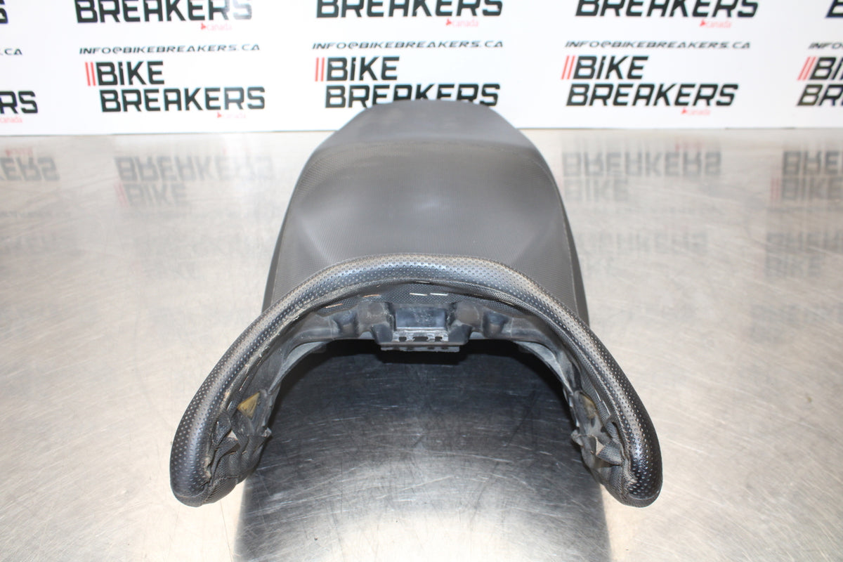 04-09 SUZUKI GS500F FRONT REAR SEAT SADDLE BB165