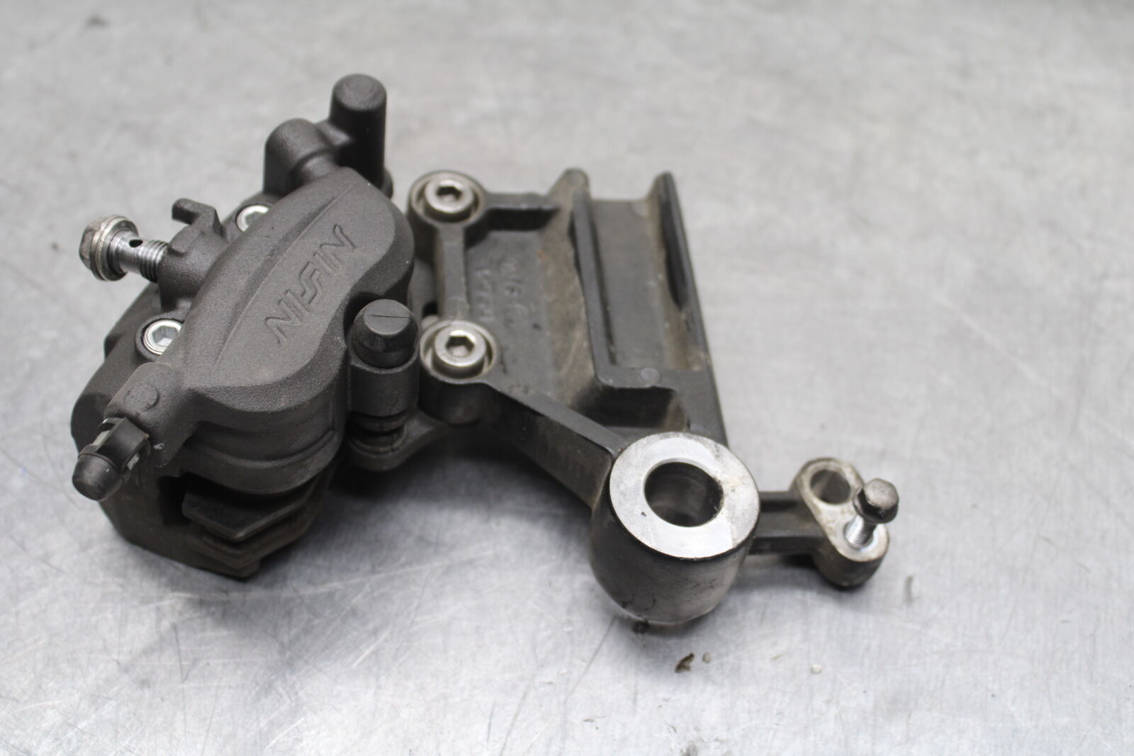 19-22 KAWASAKI Z400 REAR BACK BRAKE CALIPER W MOUNT BRACKET BB738