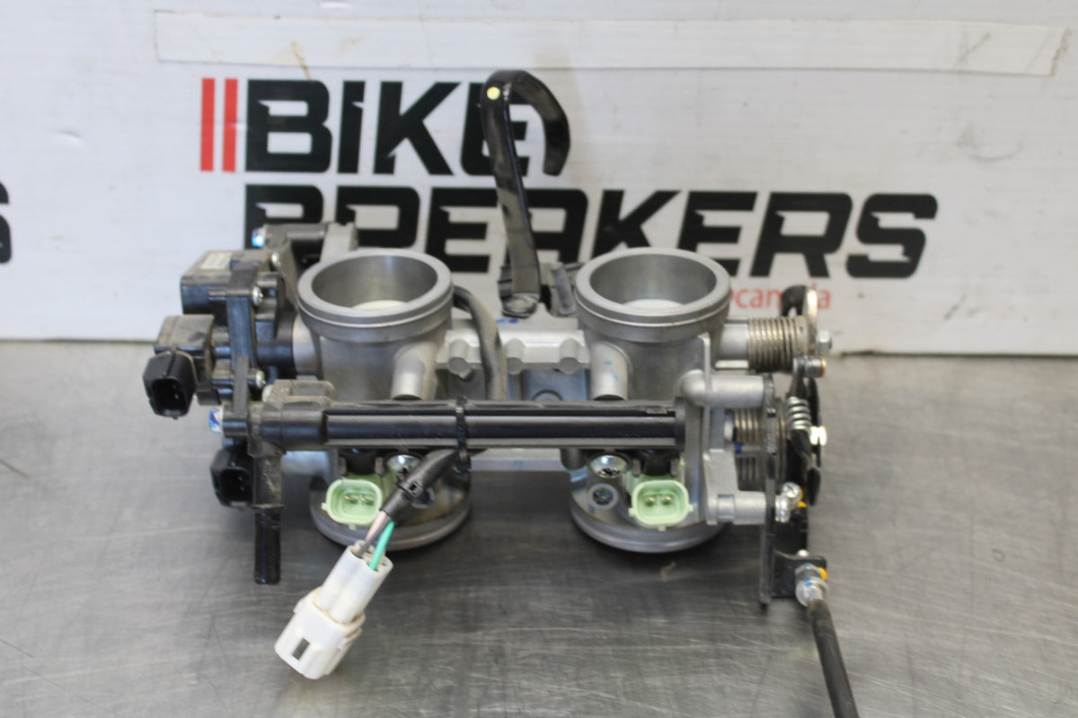 23 KAWASAKI NINJA 650 EX650 MAIN FUEL INJECTORS / THROTTLE BODIES BB920