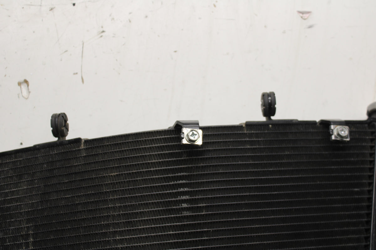 09 SUZUKI GSXR600 ENGINE RADIATOR MOTOR COOLER COOLING RADIATER BB759
