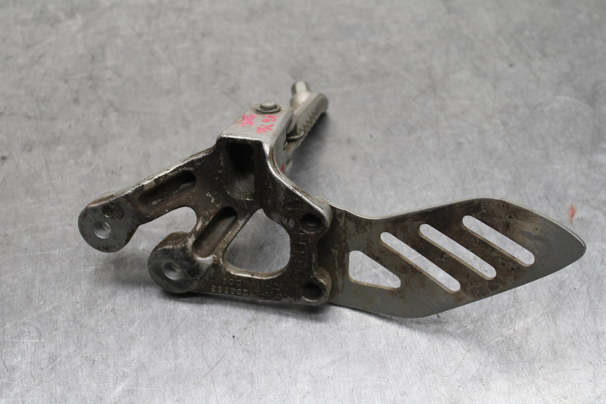 06-07 SUZUKI GSXR750 LEFT REARSET REAR SET DRIVER FOOT PEG REST STOP BB132