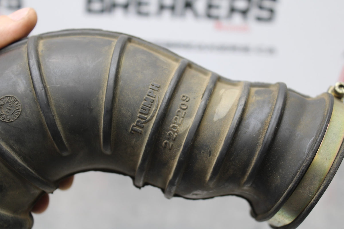 05 TRIUMPH ROCKET III AIR INTAKE DUCT TUBE BB186