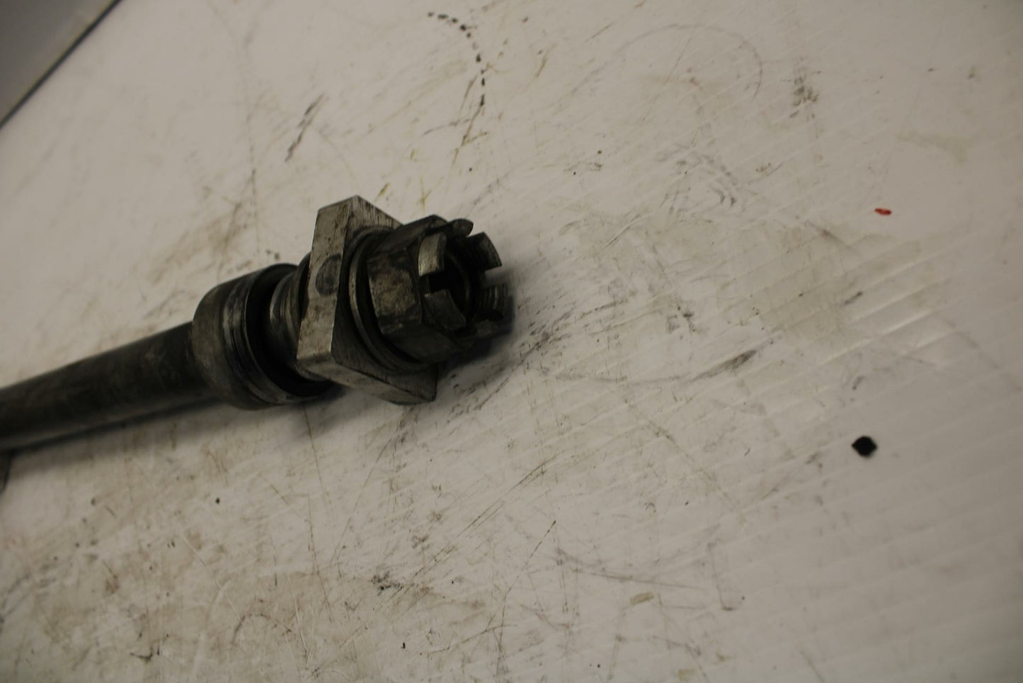 03 KAWASAKI NINJA ZX6RR ZX600K REAR AXLE BACK WHEEL RIM PIVOT BOLT AXEL BB264