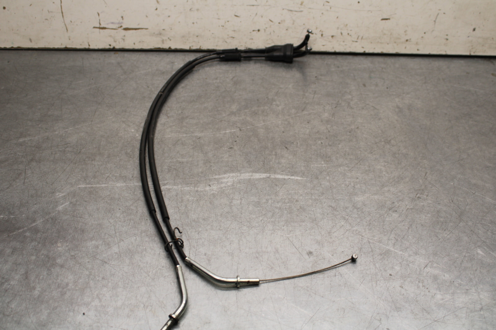 16 KAWASAKI NINJA ZX10R THROTTLE CABLES LINES 54012-0631 BB650