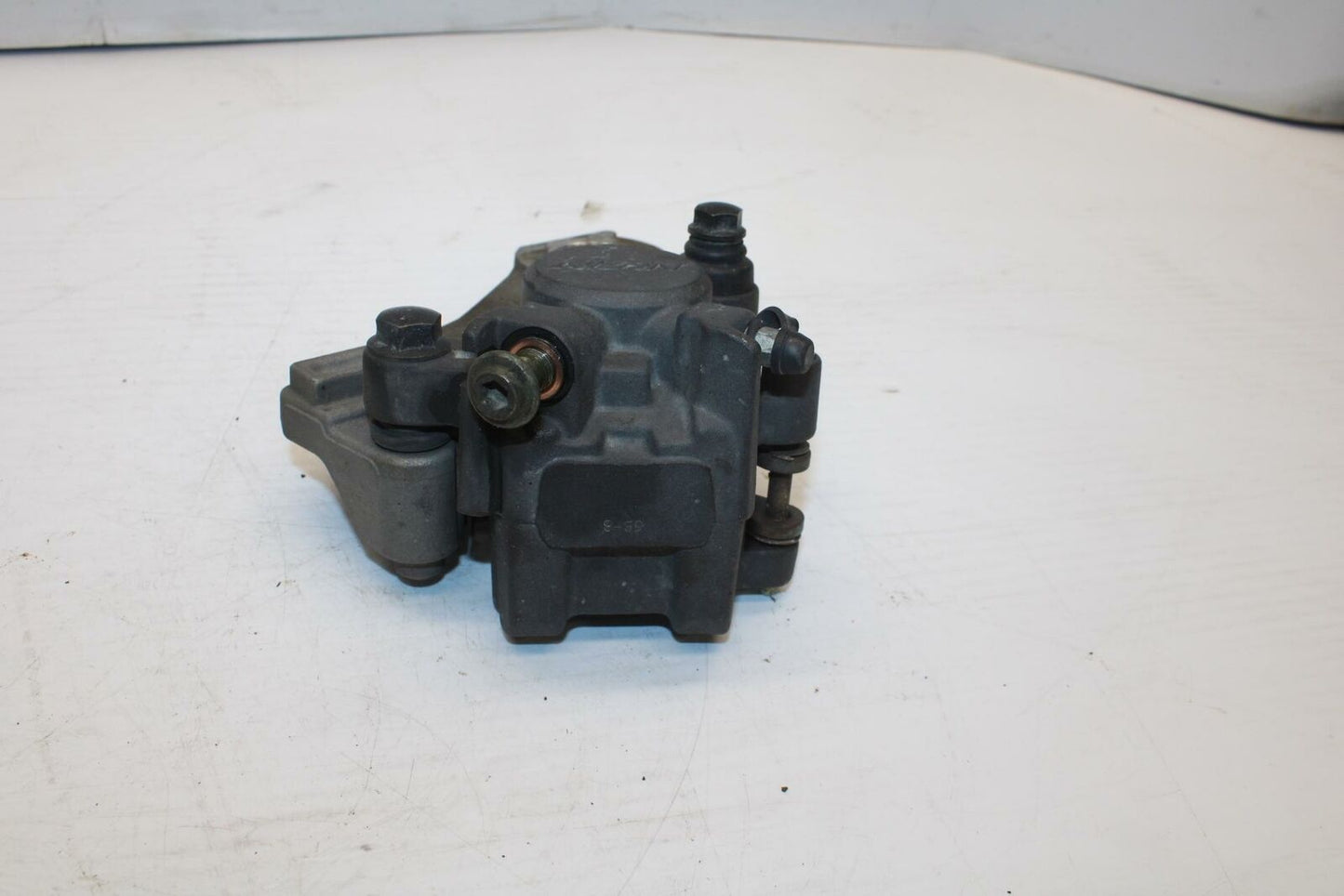 06 YAMAHA YZF R1 REAR BACK BRAKE CALIPER W MOUNT BRACKET BB282