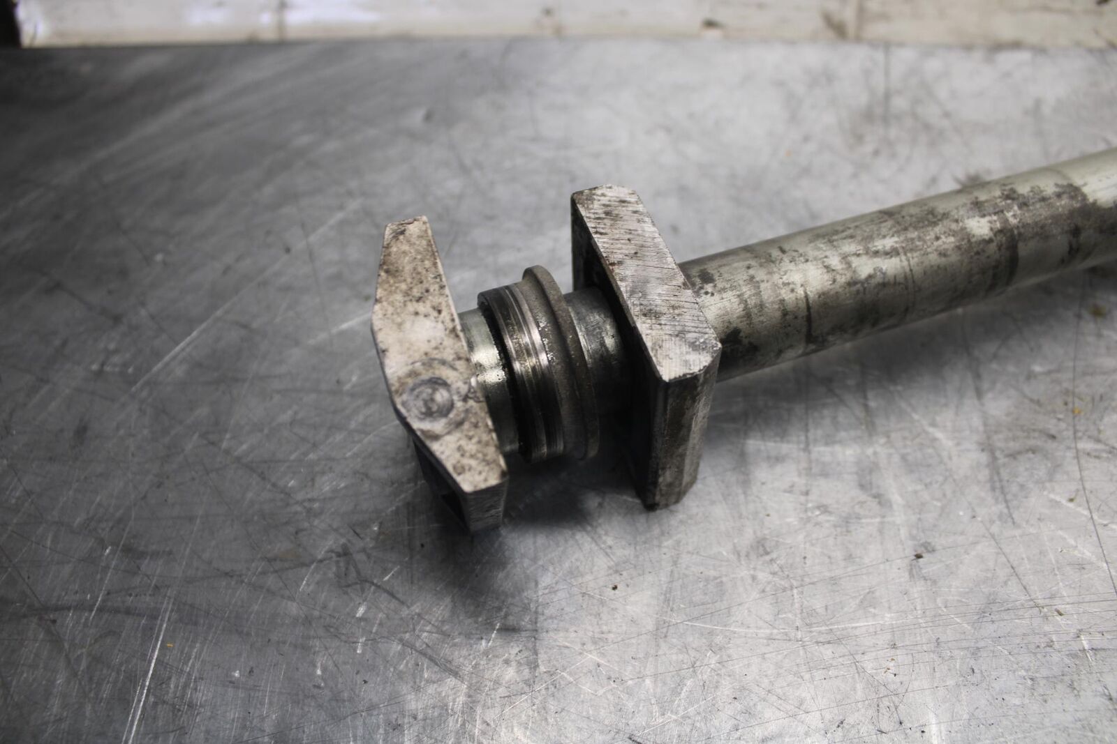 1998 Suzuki TL1000S REAR AXLE BACK WHEEL RIM PIVOT BOLT AXEL BB508
