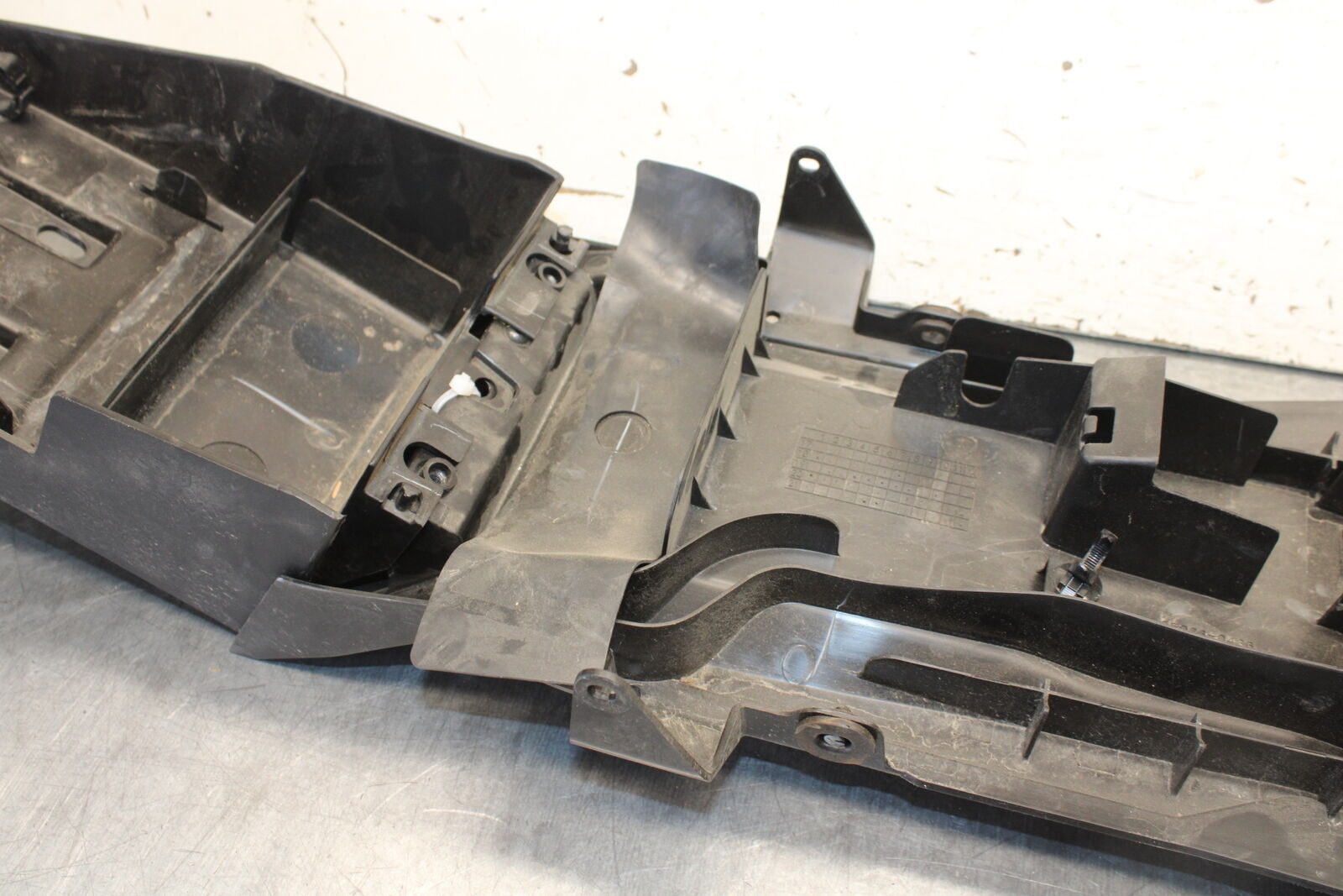 18-23 KAWASAKI NINJA 400 REAR BACK TAIL UNDERTAIL BATTERY TRAY PLASTIC BB679