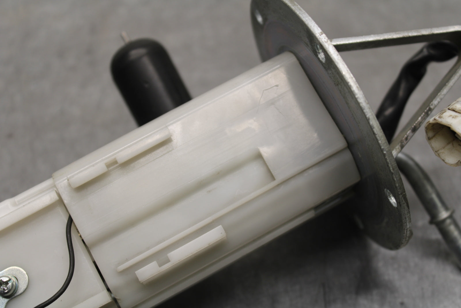 09-11 SUZUKI GSXR1000 FUEL PUMP GAS PETROL SENDER UNIT BB125