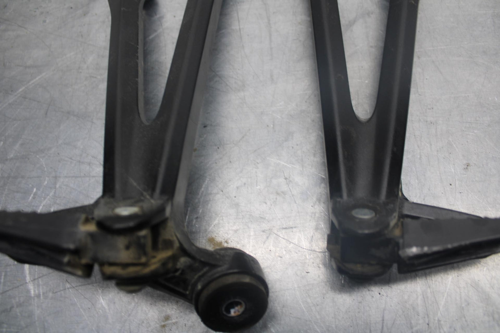 15-21 SUZUKI GSXR600 REAR BACK PASSENGER PEG SET PAIR BB460