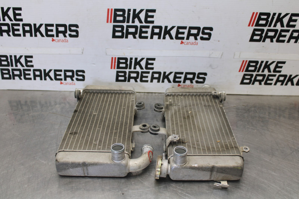 98-05 HONDA SUPER HAWK 1000 VTR1000F ENGINE RADIATOR MOTOR COOLER SET PAIR BB924
