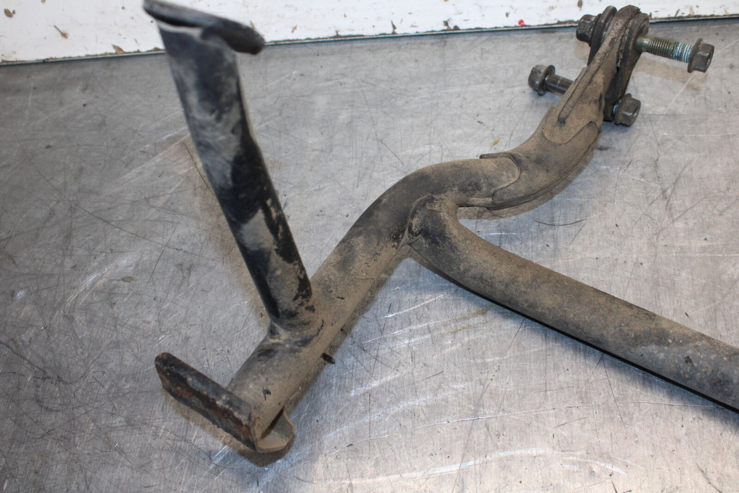 07-09 YAMAHA FZ6 CENTER MAIN STAND 5VX-27111-03-00 BB713