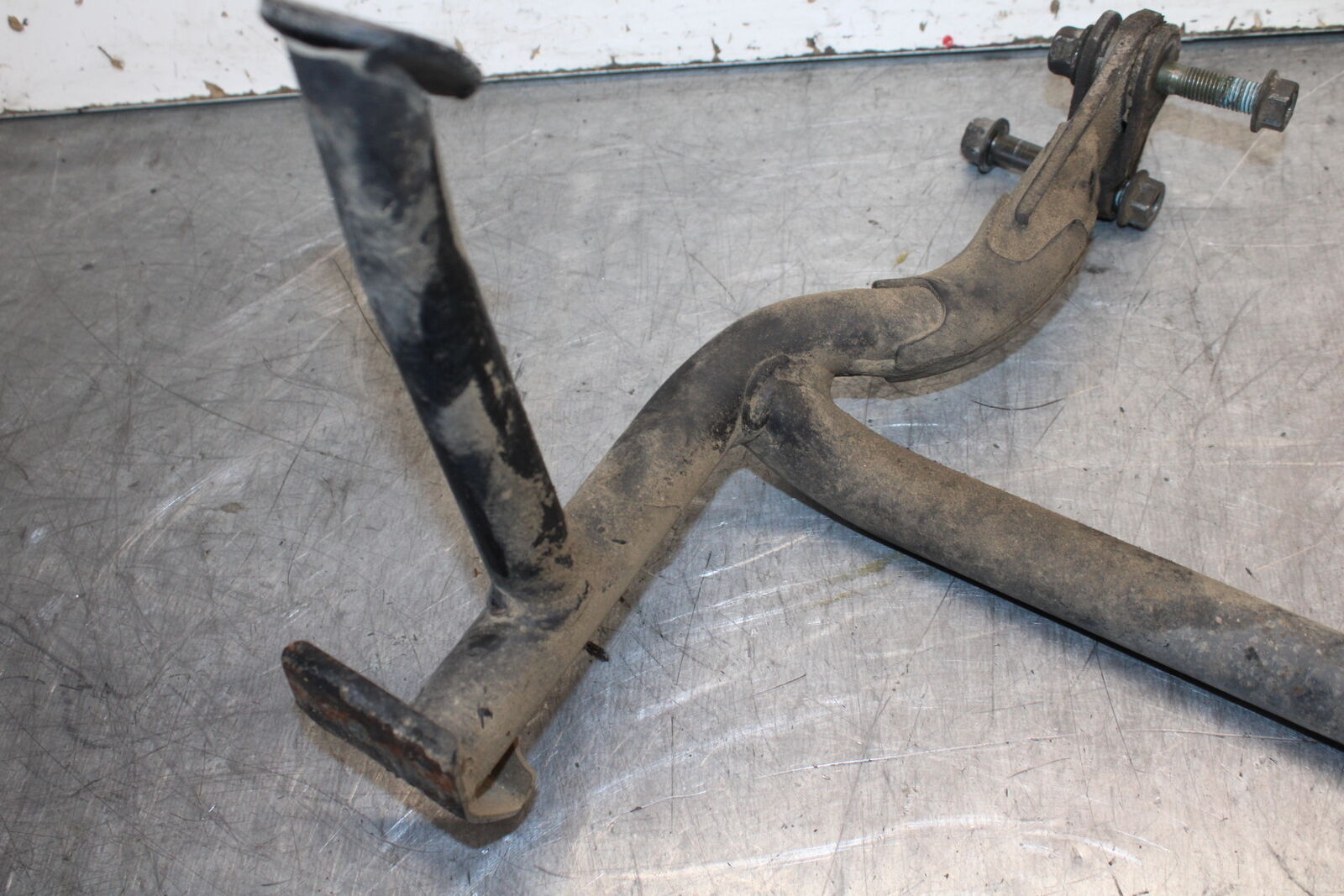 07-09 YAMAHA FZ6 CENTER MAIN STAND 5VX-27111-03-00 BB713