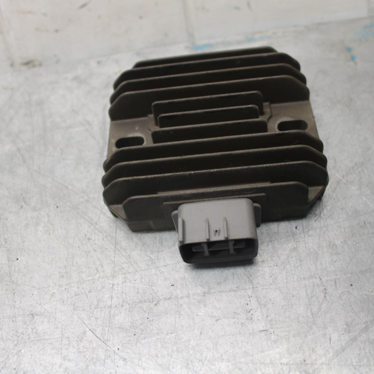 2015 Kawasaki Ninja 300 EX300B ABS RECTIFIER VOLTAGE REGULATOR 21066-0732 BB518