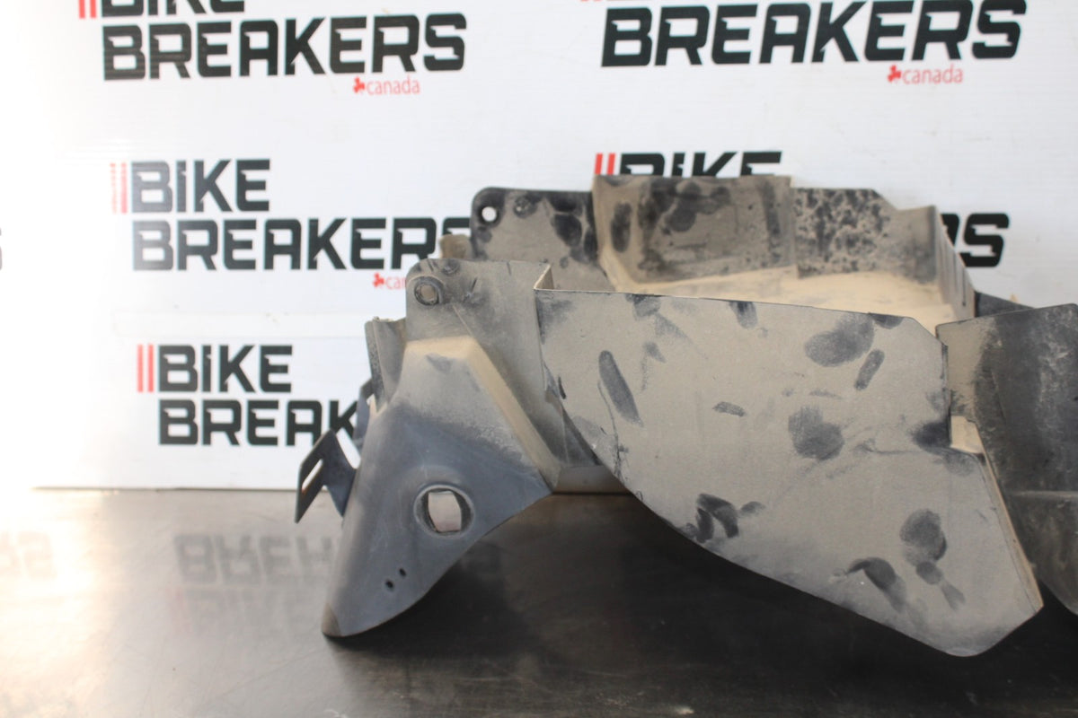 97-00 SUZUKI GSXR600 SRAD REAR BACK TAIL UNDERTAIL BATTERY TRAY PLASTIC BB921