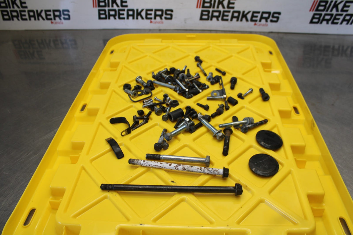 02 KAWASAKI VULCAN 800 VN800B CLASSIC MOUNTING BOLTS HARDWARE BB862