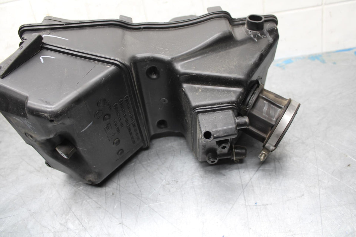 21 HUSQVARNA VITPILEN 401 AIRBOX AIR INTAKE FILTER BOX BB467