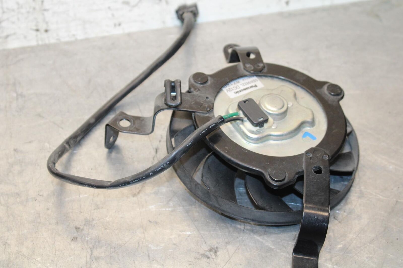 2007 Yamaha YZF R1 LEFT ENGINE RADIATOR COOLING FAN 4C8-12405-00-00 BB575