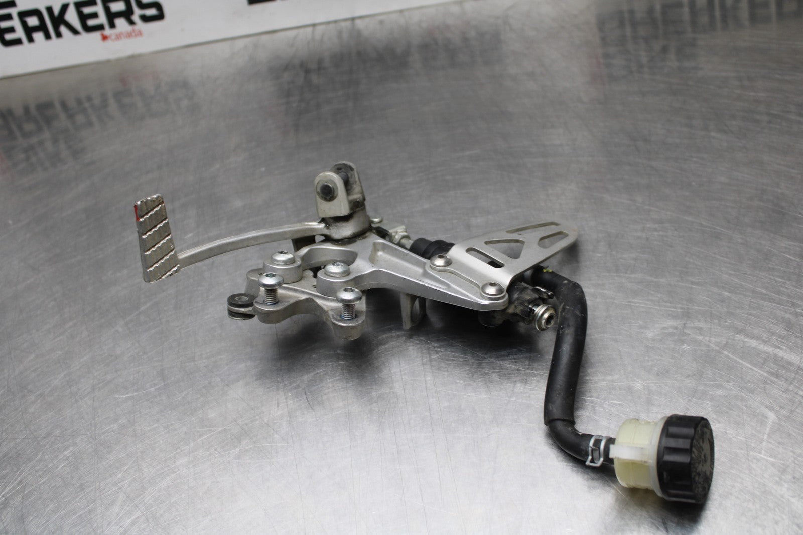 07 SUZUKI GSXR1000 RIGHT REARSET REAR SET DRIVER FOOT PEG REST STOP BB770