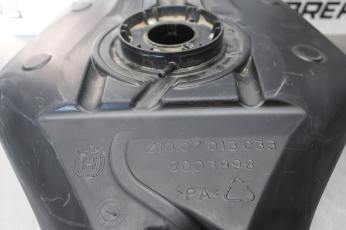 18-22 HUSQVARNA VITPILEN 701 GAS TANK FUEL CELL PETROL RESERVOIR BB198