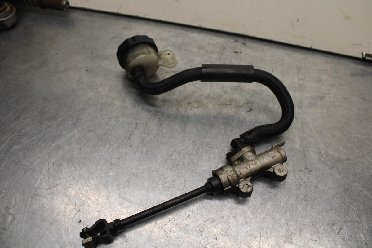 2001 Honda ST1100 REAR BACK BRAKE MASTER CYLINDER W RESERVOIR BB89