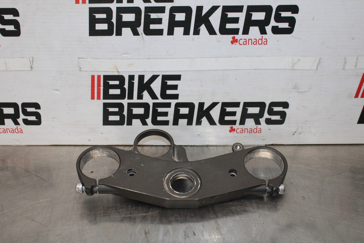 17 YAMAHA YZF R6 FORKS UPPER TRIPLE TREE CLAMP BB922
