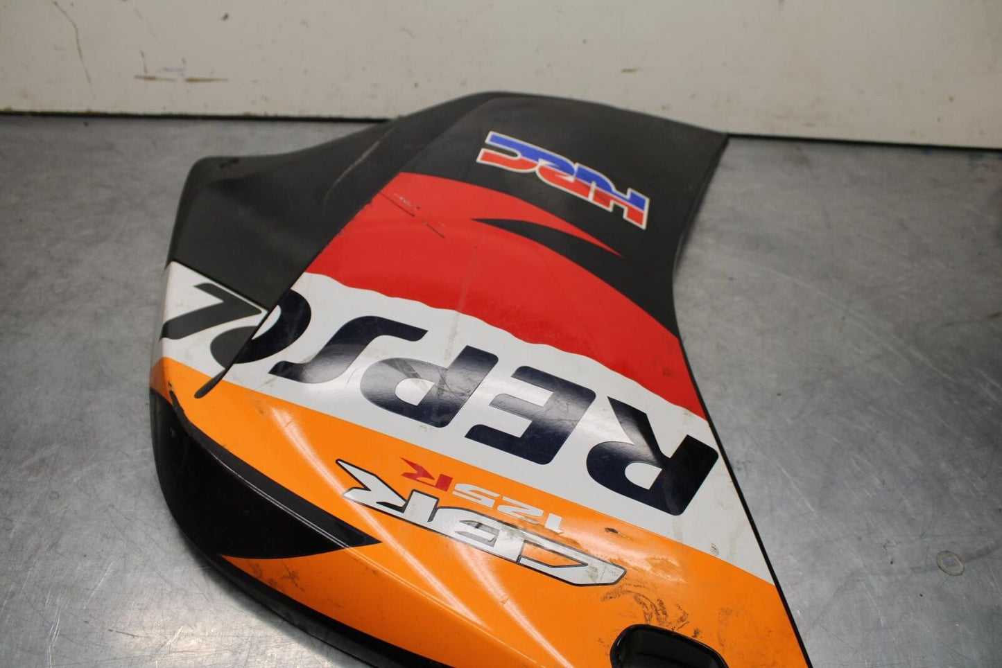 11-19 HONDA CBR125R LEFT MID UPPER SIDE FAIRING COWL PLASTIC BB102