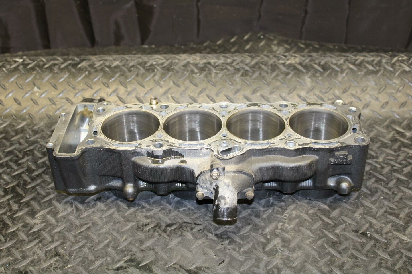 06 YAMAHA YZF R1 ENGINE MOTOR PISTON CYLINDERS BLOCK JUG BB191 B