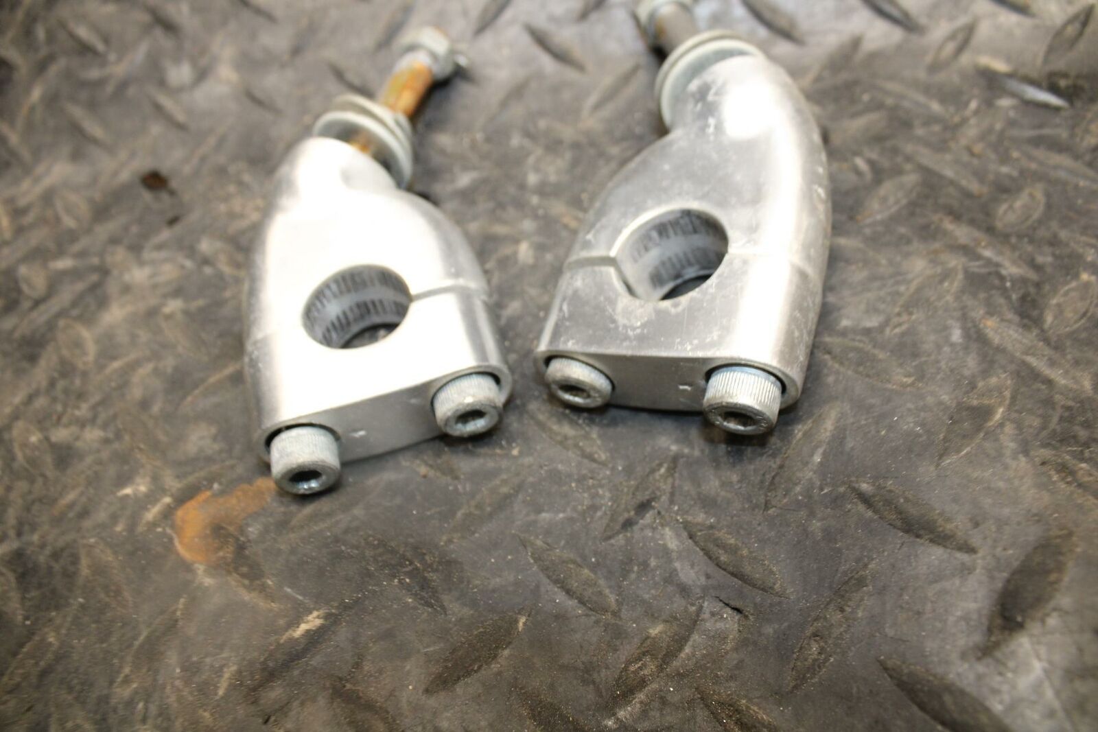 84-85 YAMAHA VIRAGO 1000 HANDLEBAR RISERS BB173