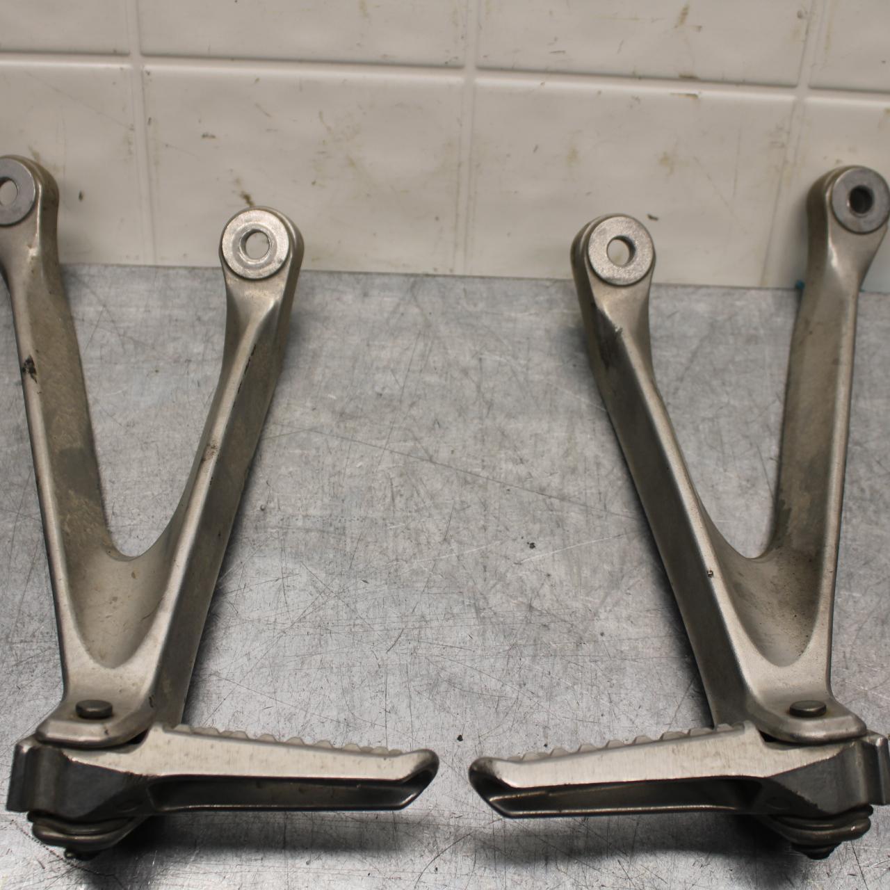 2008 Honda CBR1000RR RIGHT LEFT PASSENGER FOOTPEGS PAIR BB579
