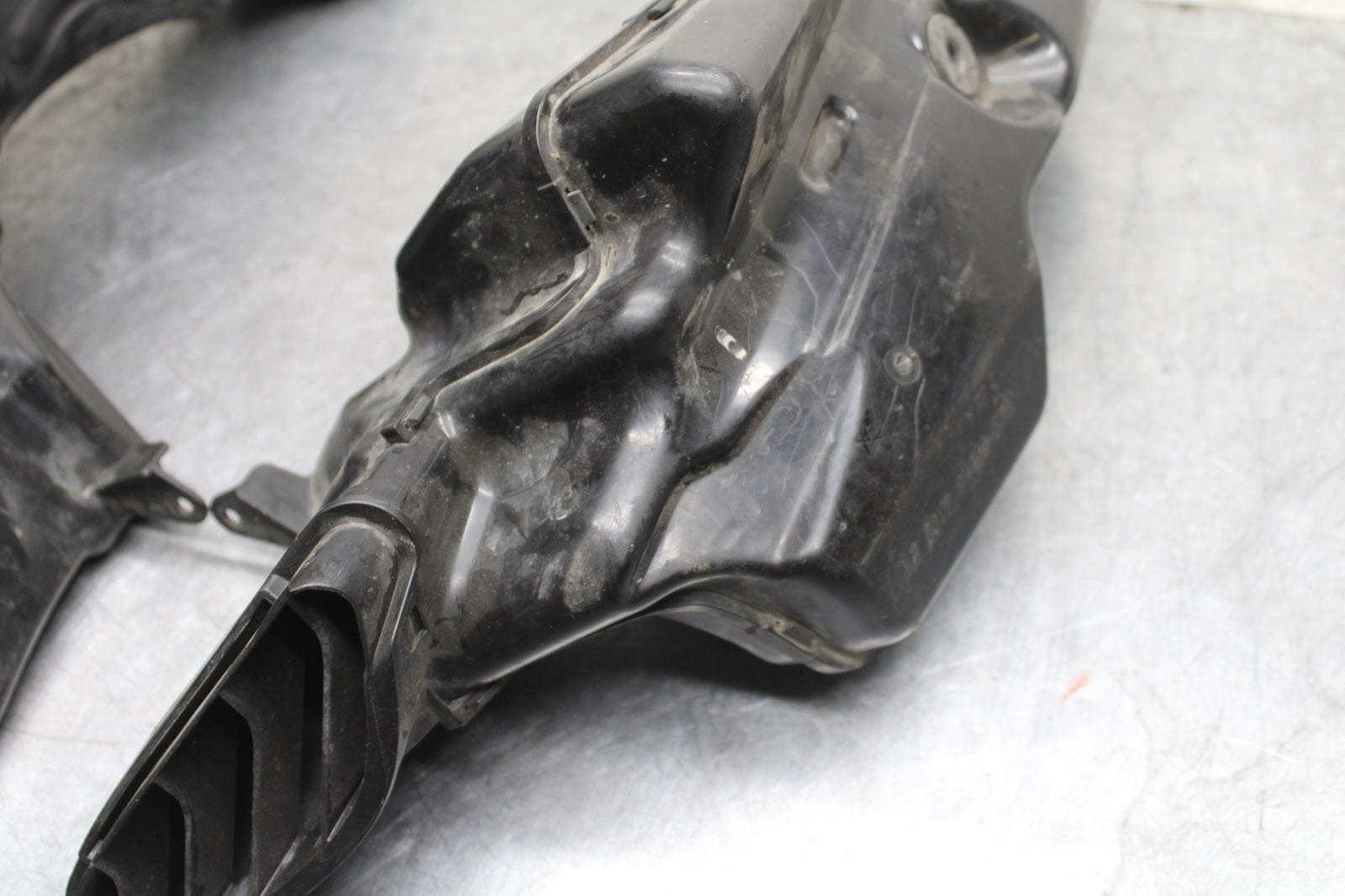 08-10 SUZUKI GSXR 600 RIGHT LEFT AIR INTAKE DUCTS BB132