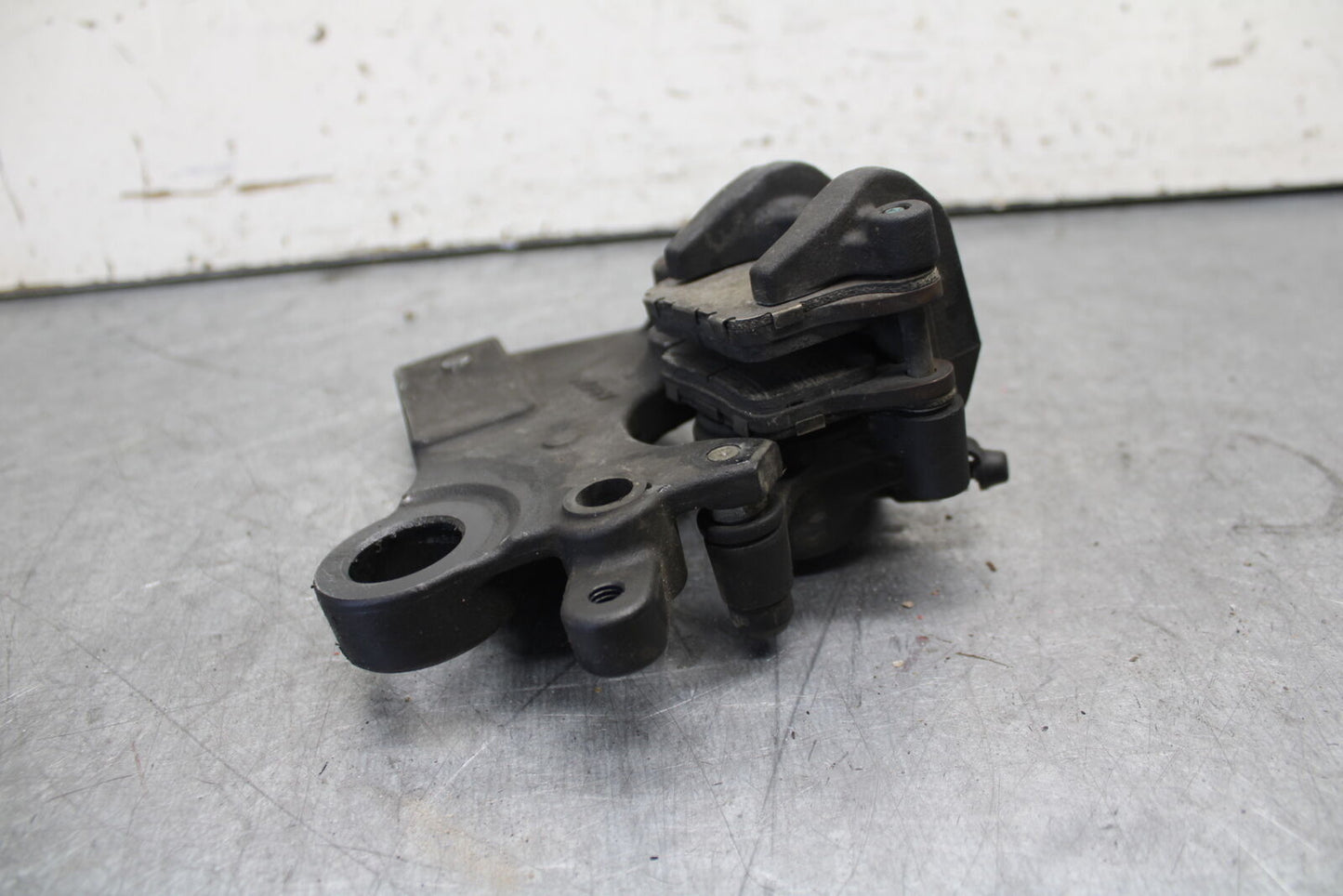 13-18 KAWASAKI NINJA ZX6R REAR BACK BRAKE CALIPER W MOUNT BRACKET BB682