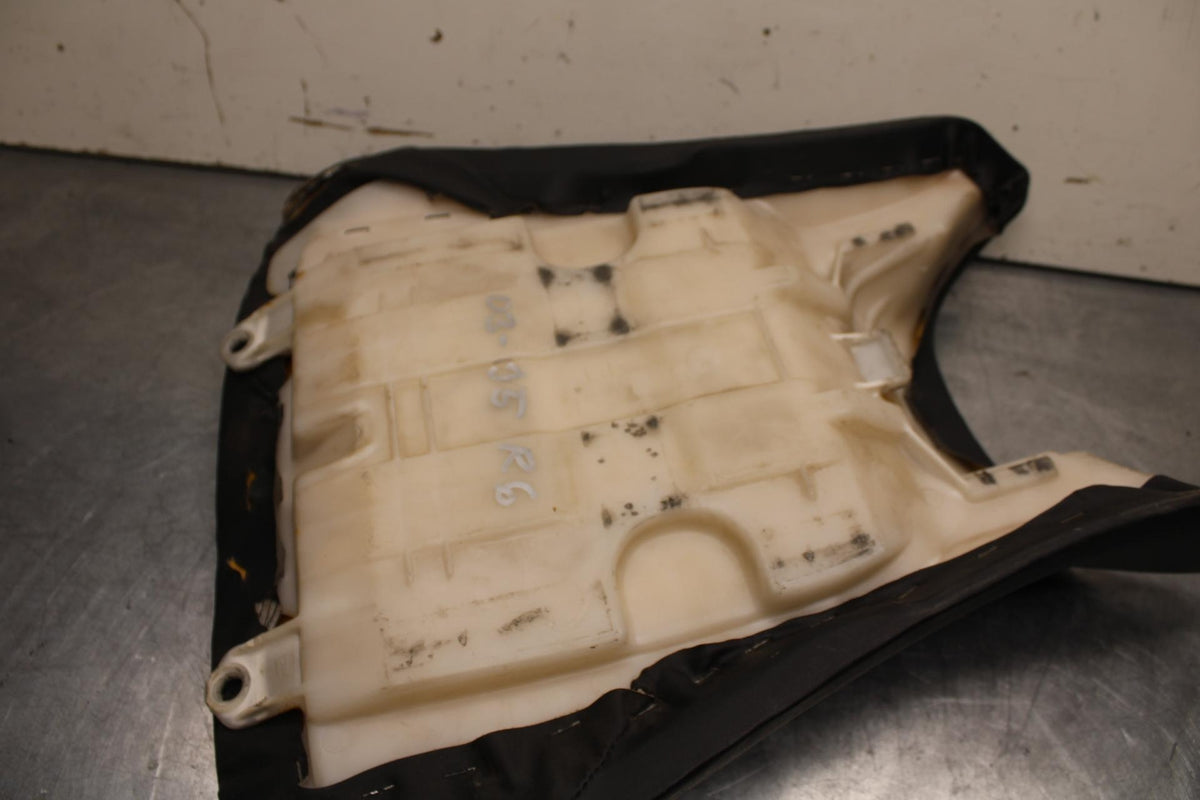 03-05 YAMAHA YZF R6  FRONT DRIVERS SEAT PAD SADDLE PILLION BB622