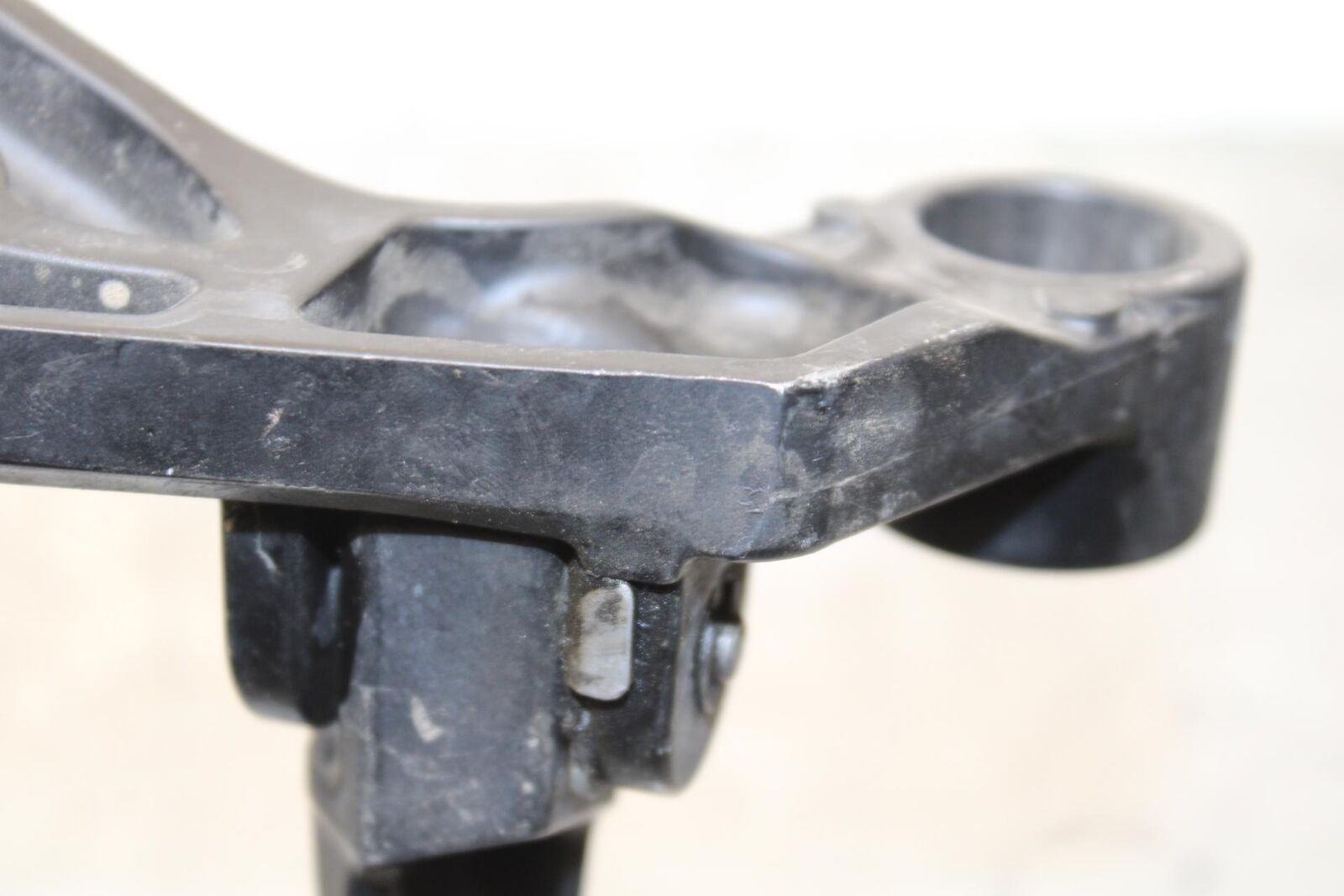 2000 Kawasaki Ninja ZX12R ZX1200A RIGHT REAR BACK PASSENGER PEG 34028-1481 BB565