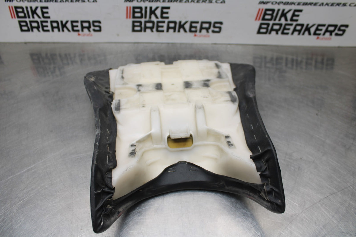 05 YAMAHA YZF R6 FRONT DRIVERS SEAT PAD SADDLE PILLION BB814