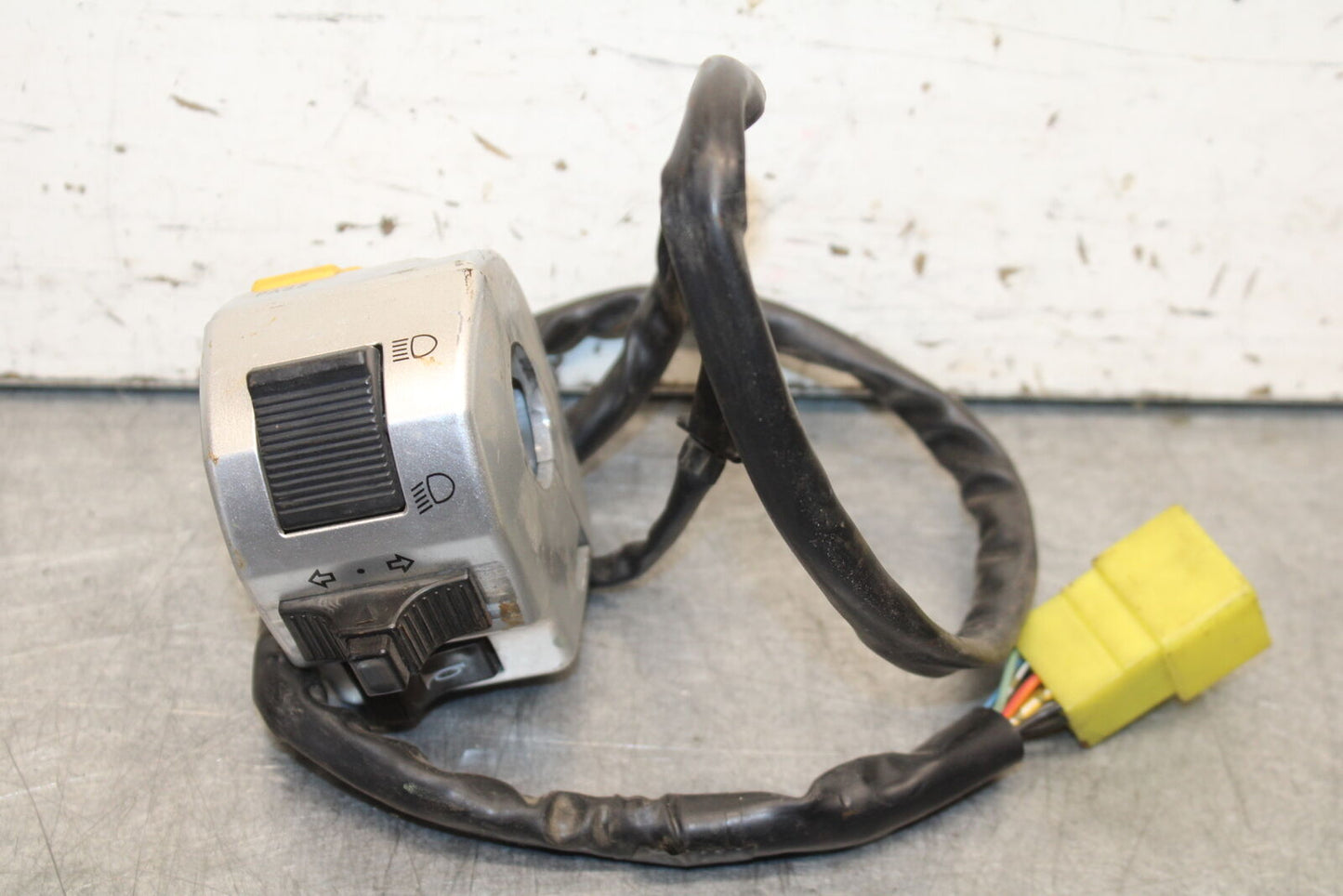 05-06 SUZUKI BOULEVARD M50 LEFT CLIP ON HANDLE HORN SIGNALS SWITCH BB671