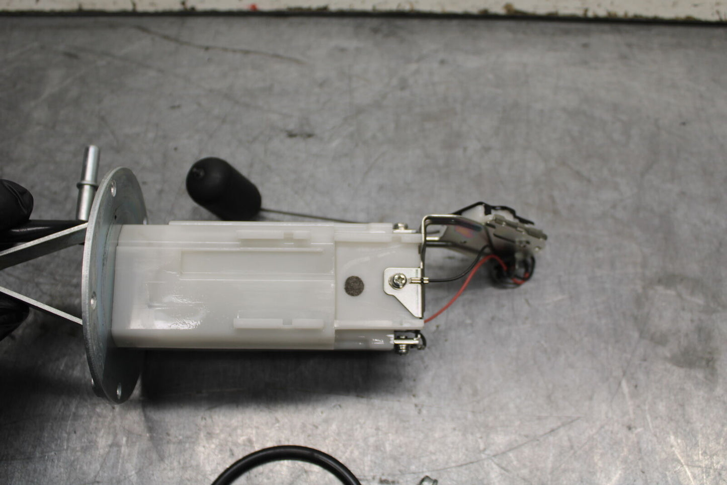 11-24 SUZUKI GSXR750 FUEL PUMP GAS PETROL SENDER UNIT 15100-14J01 BB714