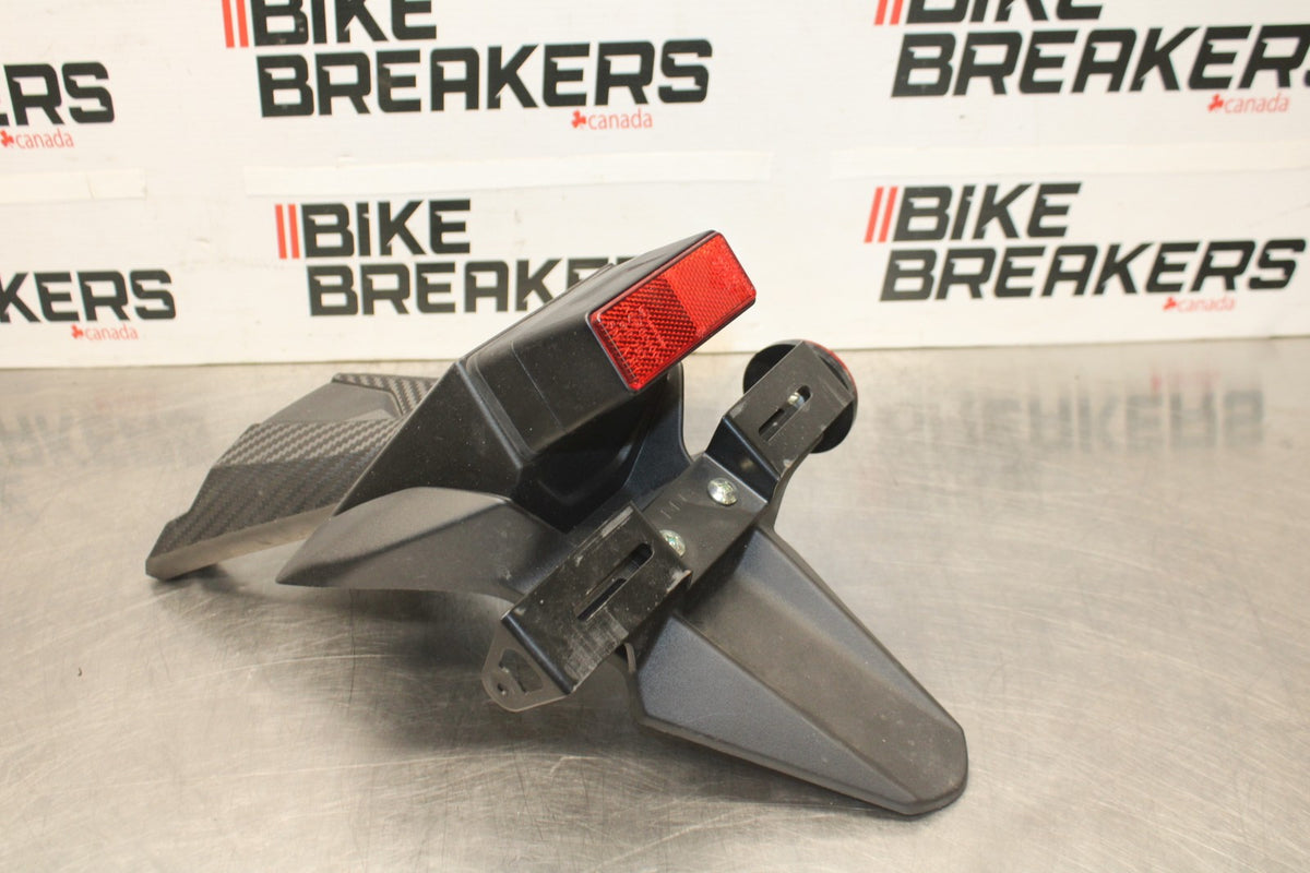 11-24 SUZUKI GSXR750 REAR BACK FENDER MUD GUARD BB630