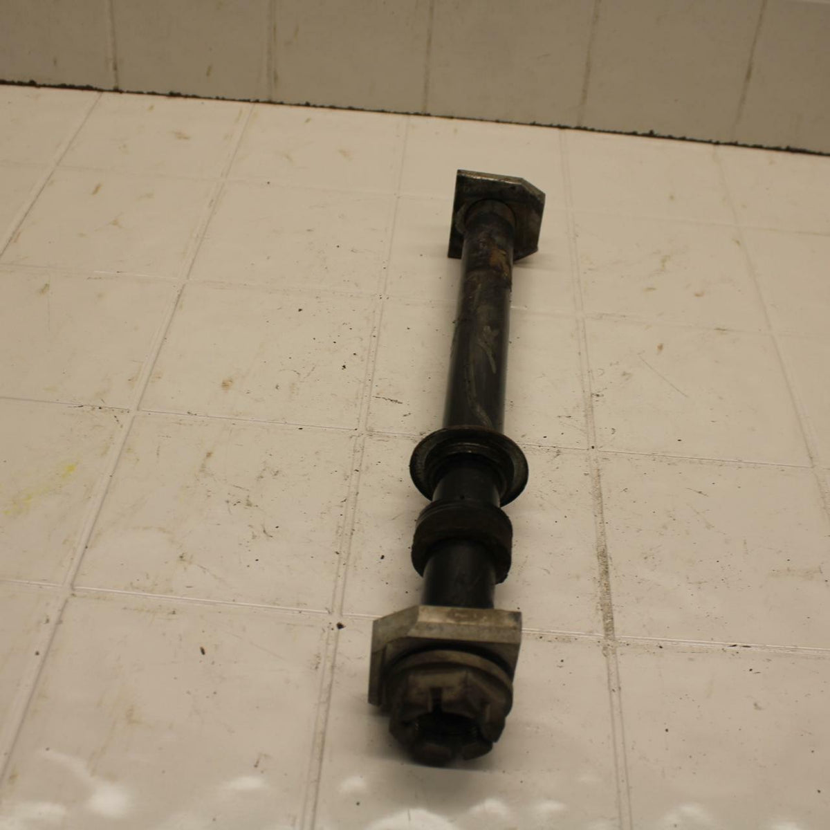 01-02 SUZUKI GSXR750 REAR AXLE BACK WHEEL RIM PIVOT BOLT AXEL BB402
